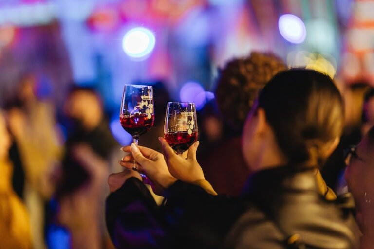 HeadOnEast ponovno ispunio Tvrđu: Više od 30 tisuća ljudi uživalo u glazbi, vinu i slavonskoj gastronomiji