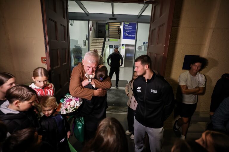 [FOTO] Osijek slavio svog junaka! Illia Kovtun donio povijesno srebro, a doček su obilježile emocije