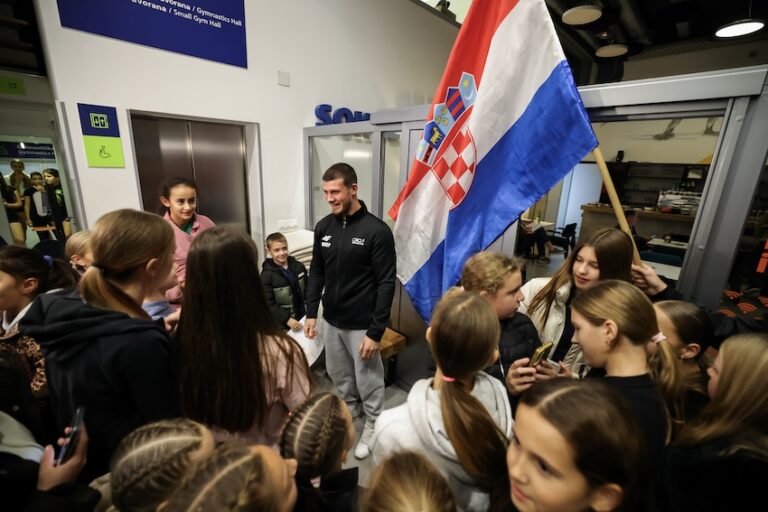 [FOTO] Osijek slavio svog junaka! Illia Kovtun donio povijesno srebro, a doček su obilježile emocije