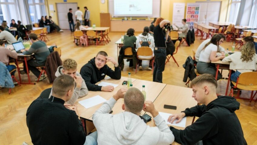 Pola milijuna eura za bolju Slavoniju: Studenti osmislili aplikaciju za prijevoz, agrohub i digitalni centar