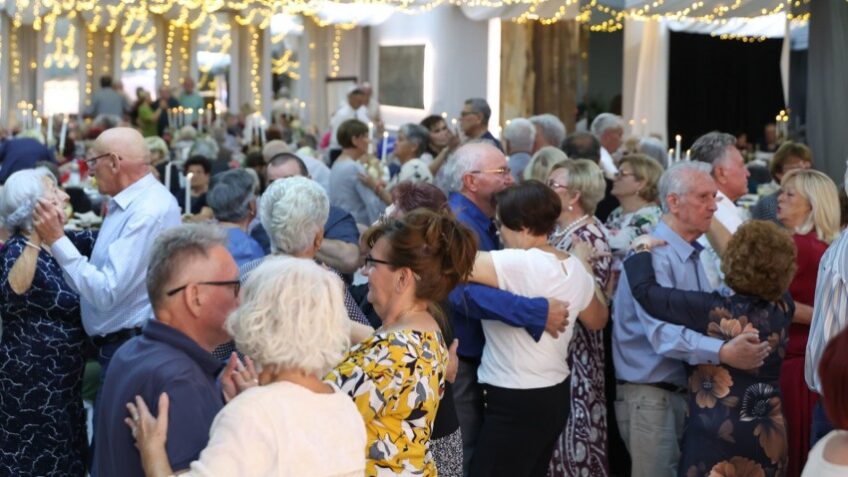 Za godine rada i iskustva: Osječki umirovljenici proslavili svoj dan uz ples i druženje