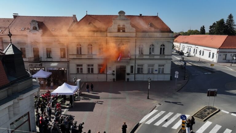 [FOTO] Vatrogasci gasili požar, HGSS spašavao unesrećene: Velika akcija u Đakovu